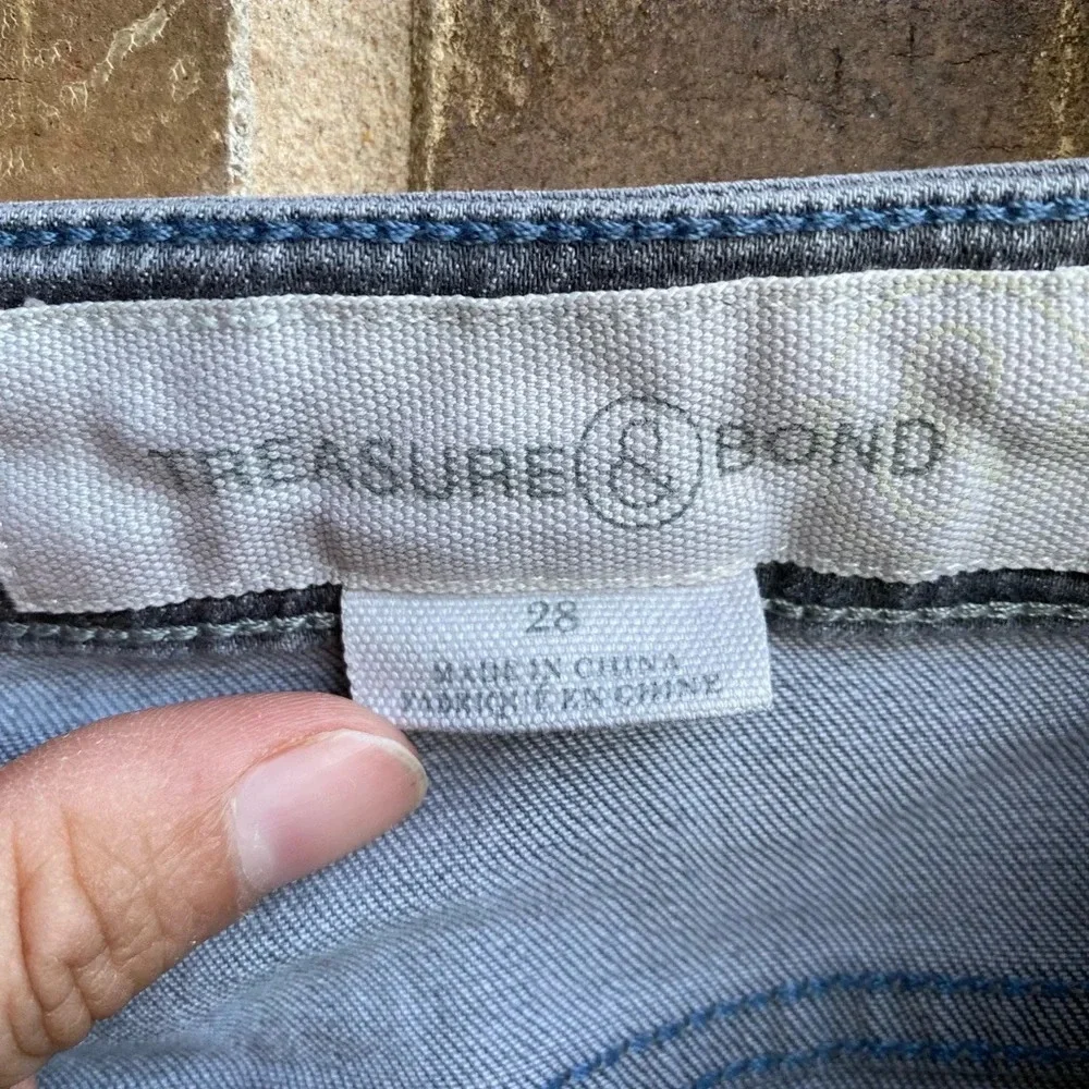 Treasure & Bond distressed midi shorts, size 28